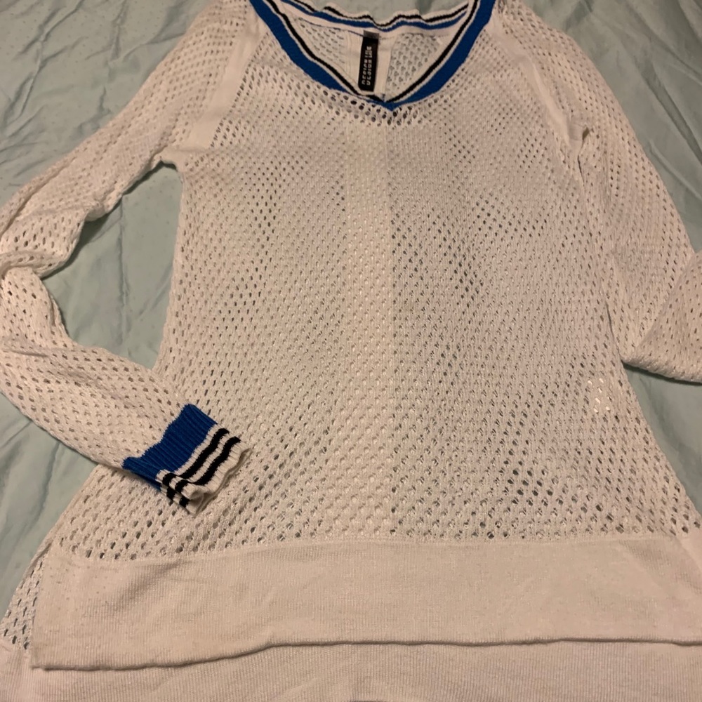 Design Lab white knit mesh v-neck sweater - Small